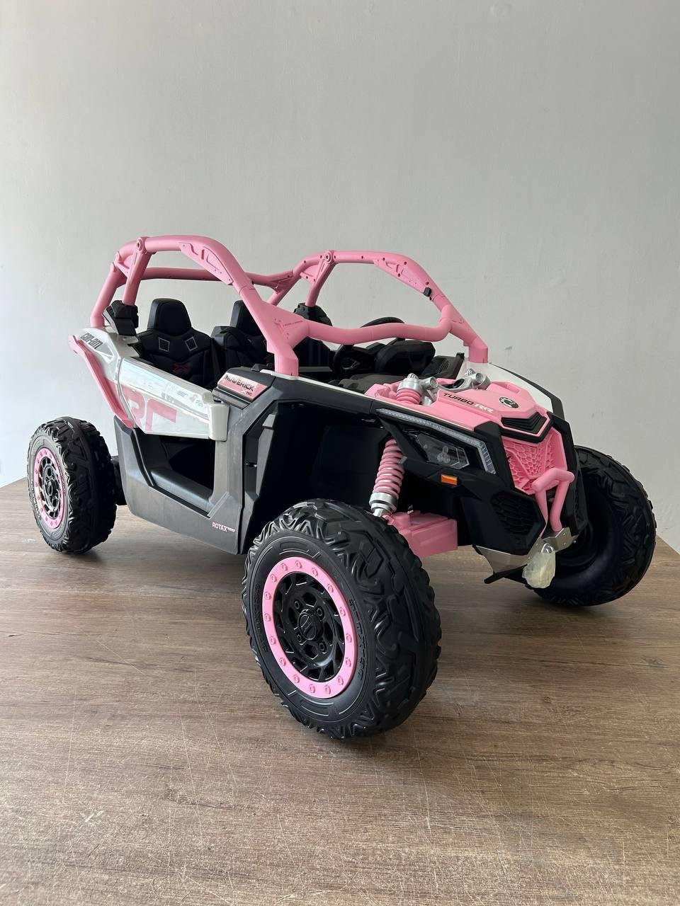 Carro Eléctrico Infantil Can-Am Maverick 4x4 24V Licenciado con 5 Motores y Pantalla Multimedia - Image 6