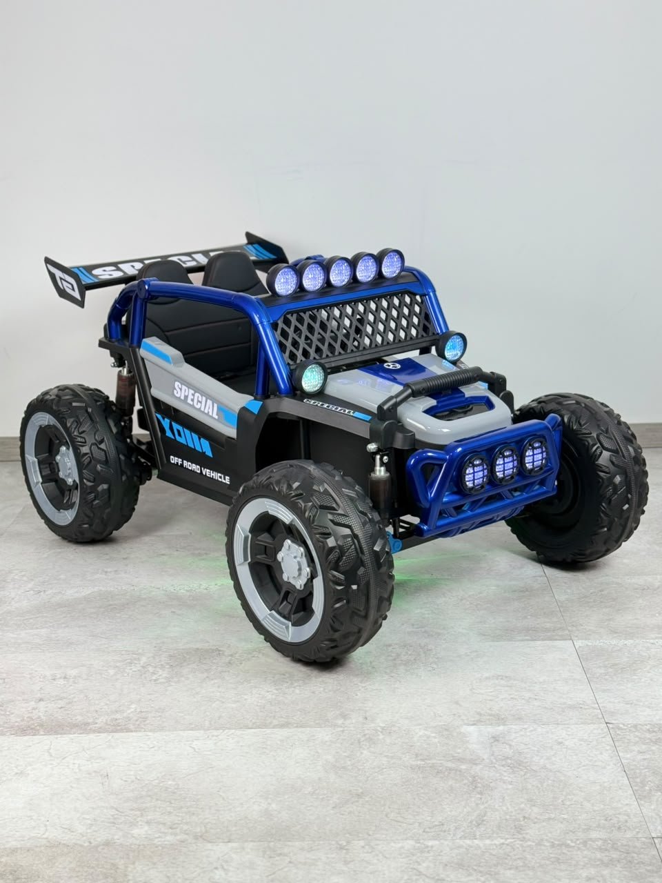 Carro Eléctrico Infantil Campero WILLY 12V con 4 Motores, Bluetooth y Asiento en Cuero Azul - Image 2