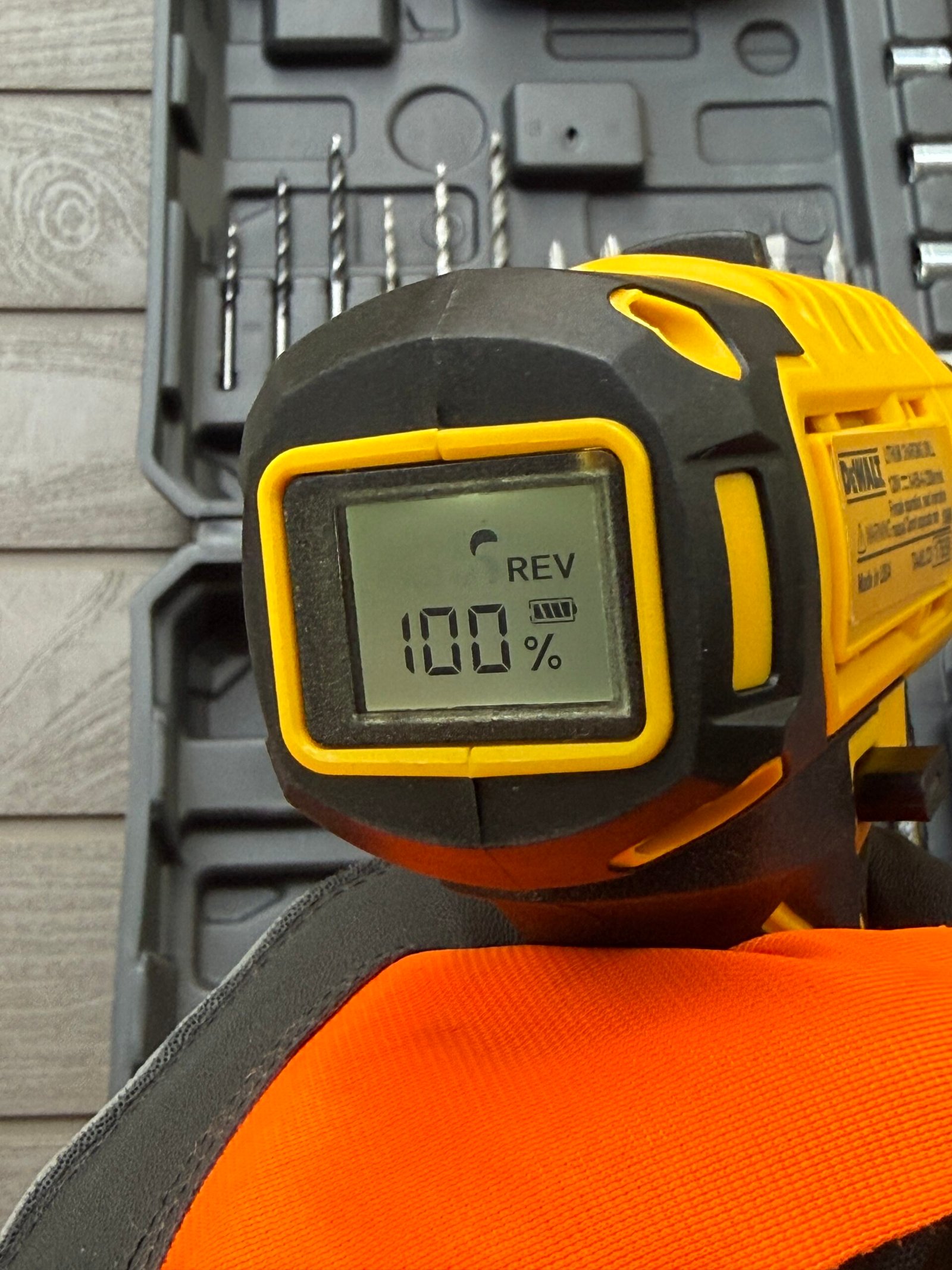 Taladro Percutor Inalámbrico DeWalt 48V – Pantalla LED - Image 3